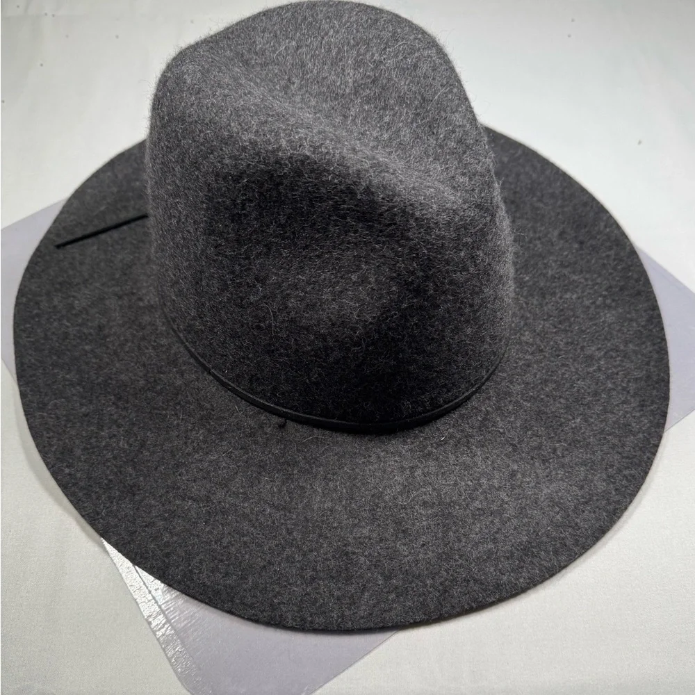 NWT Banana Republic Charcoal Women's Fedora Hat. Old money 23.5” round.